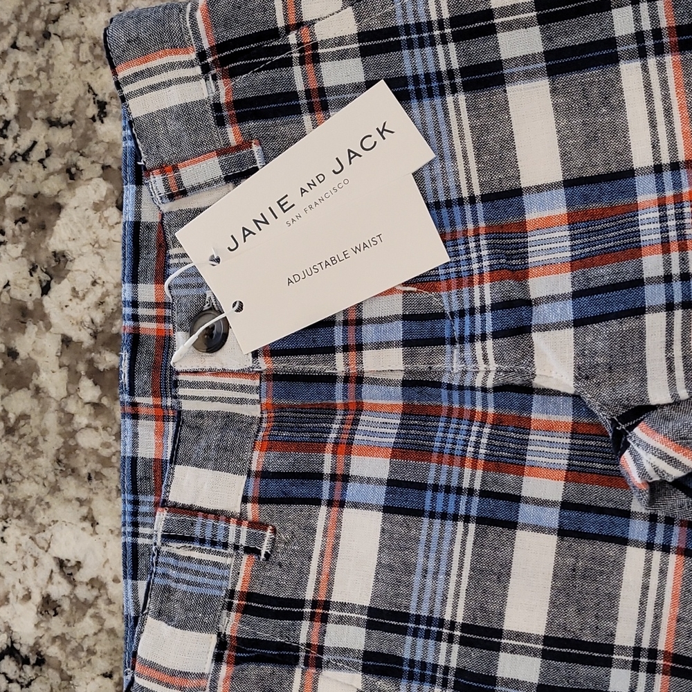 NWT JANIE AND JACK BOYS SHORTS.  SIZE 2T.